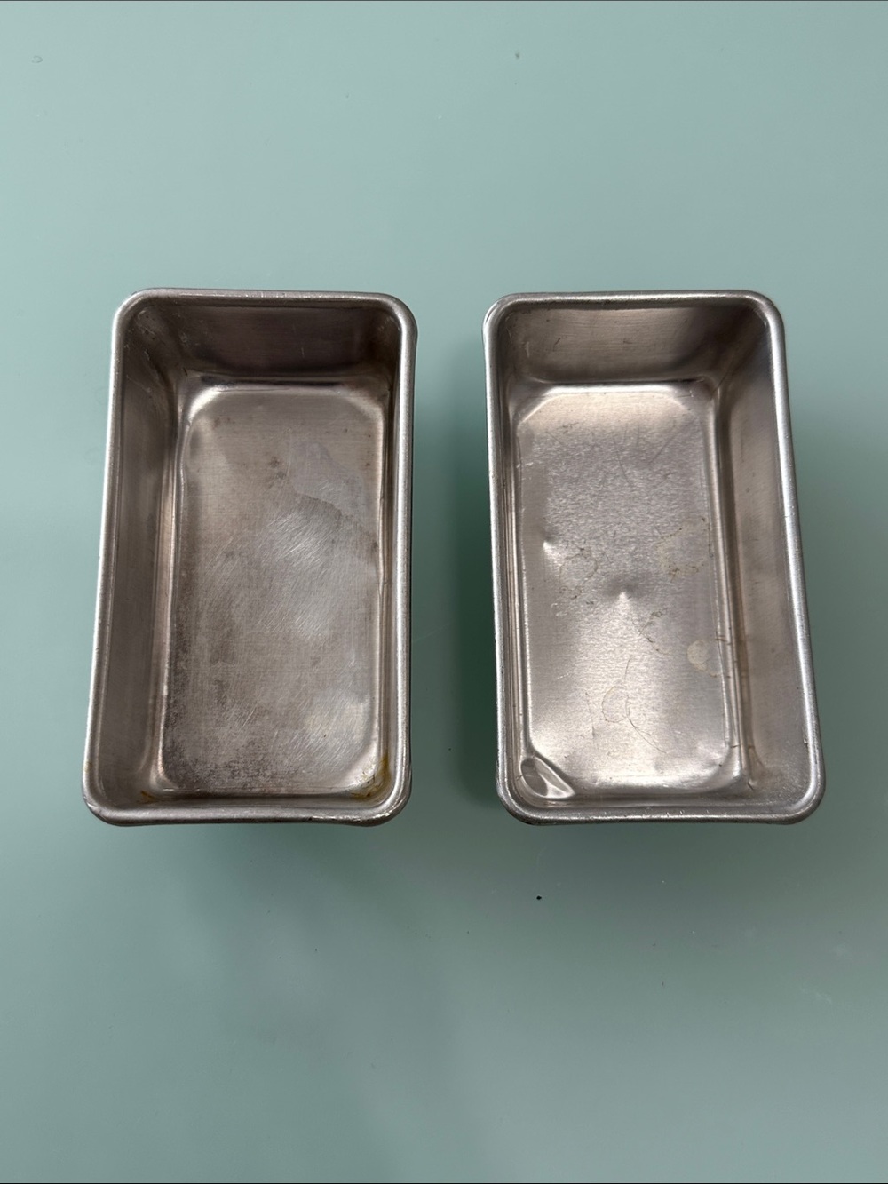 Aluminum mini loaf pans